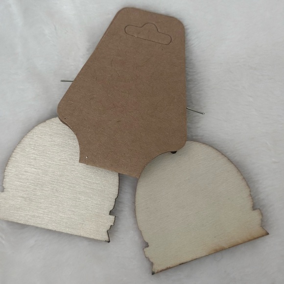 Praise Worthy Earring Bundle - Picture 5 of 8